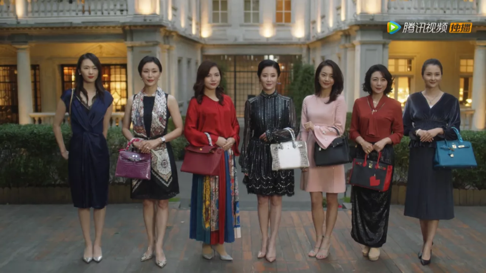 王太太教你穿出40岁女人高贵气质,基础款就可以