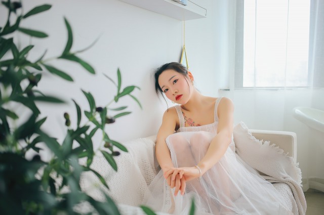 网纱裙搭配什么上衣,穿出不一样的美