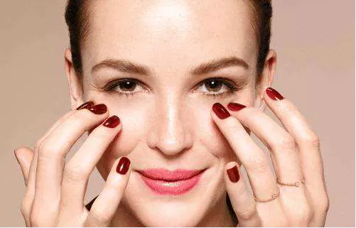 凡尔丽雪|爱笑容易长鱼尾纹?眼部鱼尾纹如何去除?