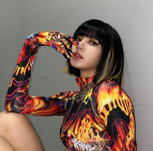 LISA最新舞台造型气场全开,长短发任意切换霸气十足!