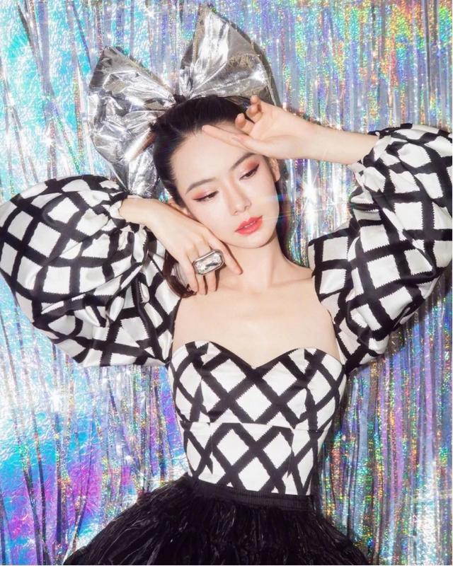 30岁后逆生长?她们的穿搭学起来比20岁女生还显嫩!