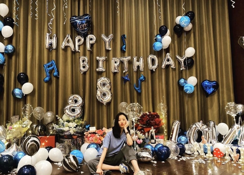 倪妮32岁生日照片曝光,和好友齐聚大庆祝轻装上阵也好看