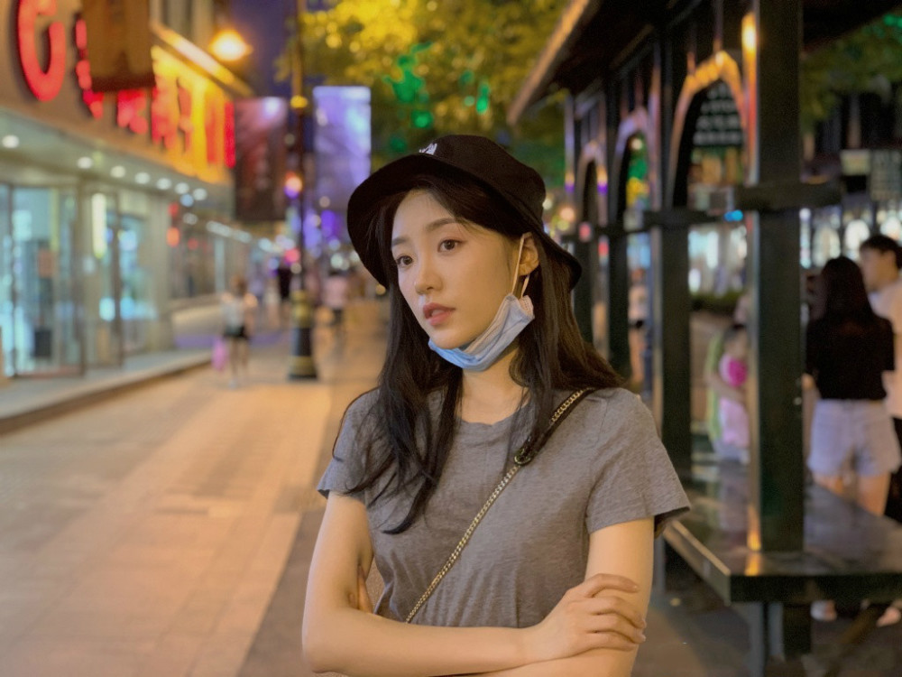 “林有有”录《跨界歌王》,穿短裤身材原来这么瘦,脸大真吃亏