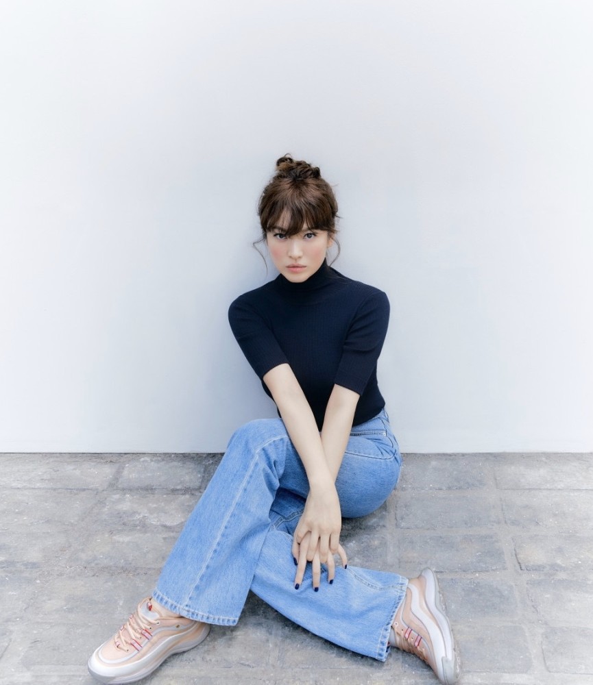 宋慧乔引领“晒伤妆”新时尚,配丸子头时髦哪像40岁?