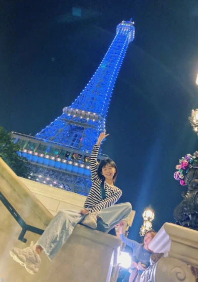 长着一张初恋脸的宋伊人娇小可爱,小个子女生也可以穿成大长腿