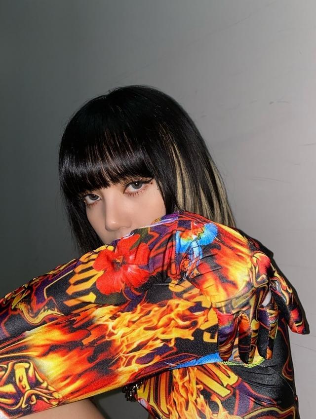 LISA最新舞台造型气场全开,长短发任意切换霸气十足!