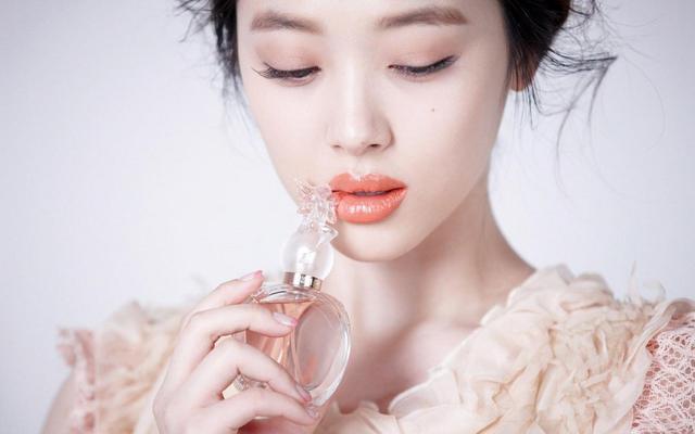 厚嘴唇的女生适合涂这4种颜色的口红，不仅好看还能修饰唇形