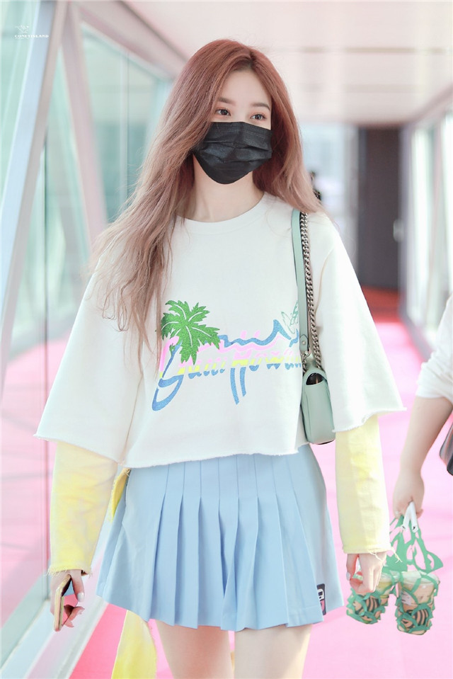 “单件穿”已经过时，今夏流行“1＋1”叠穿法，遮肉防晒又好看