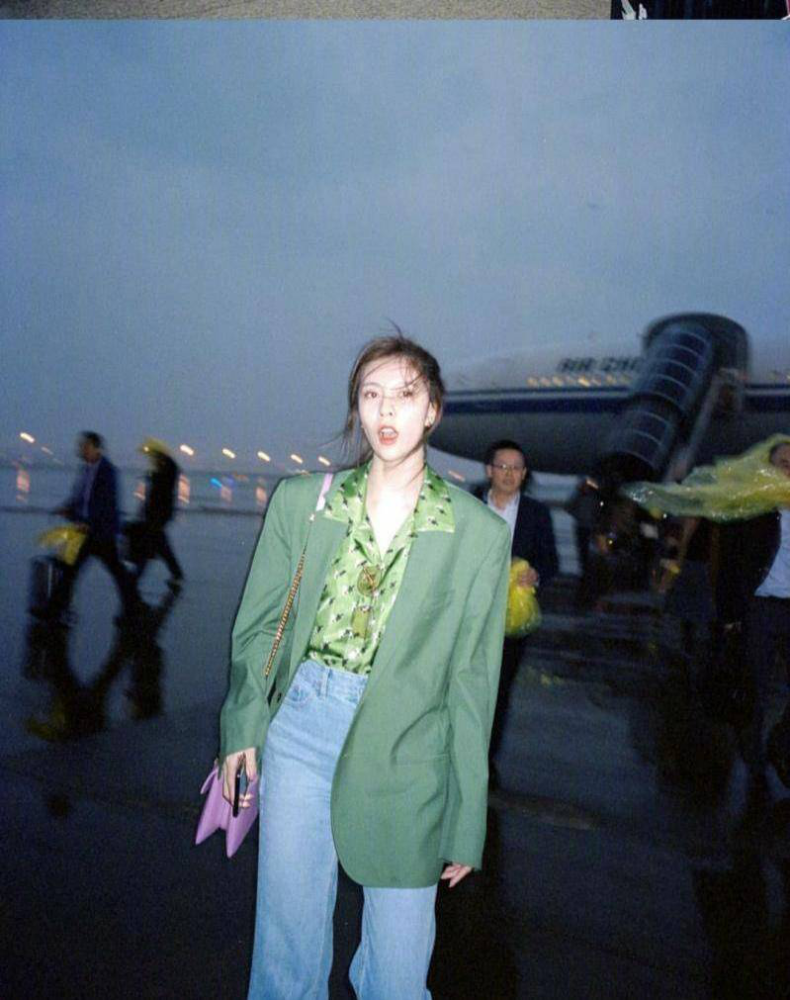 时尚宠儿宋妍霏,海外女团的高级穿搭鲜明色调闪耀整个夏天