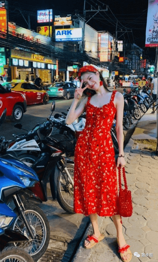 看完钟楚曦这些度假穿搭后,再也不用为旅行穿搭发愁了
