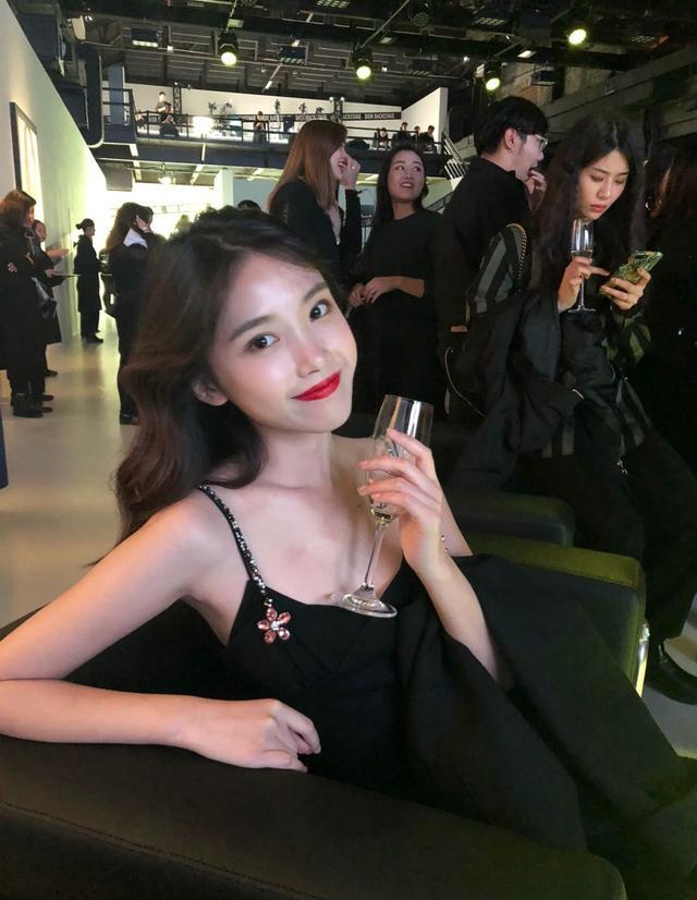 半藏森林微博营业，新造型改走精英人设，网友：还是茶艺适合她