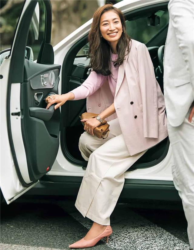 40岁女人不宜穿粉色？日本女人不仅穿出知性，而且还超减龄