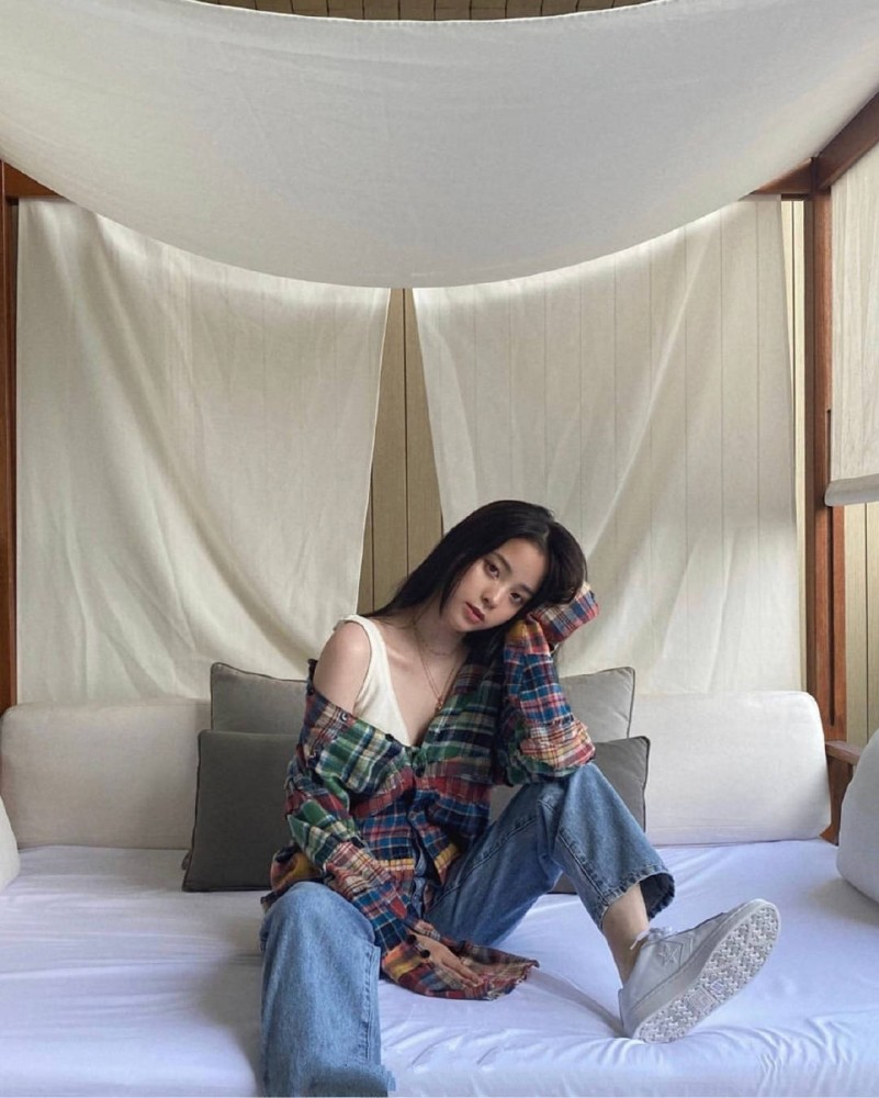 欧阳娜娜和好友同游三亚开心到飞起,画面养眼