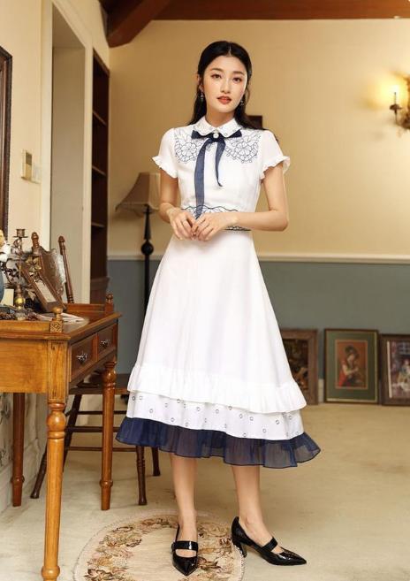 裙子款式有千千万,但今夏流行的这款“复古裙”文艺清新又好看