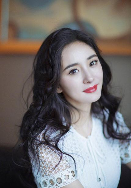厚嘴唇的女生适合涂这4种颜色的口红,不仅好看还能修饰唇形