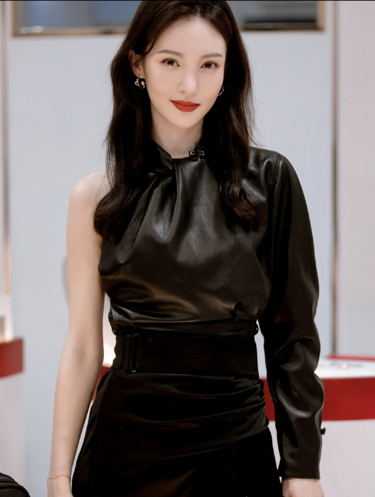 金晨穿西装秀美腿,终于知道为什么男神那么爱她了