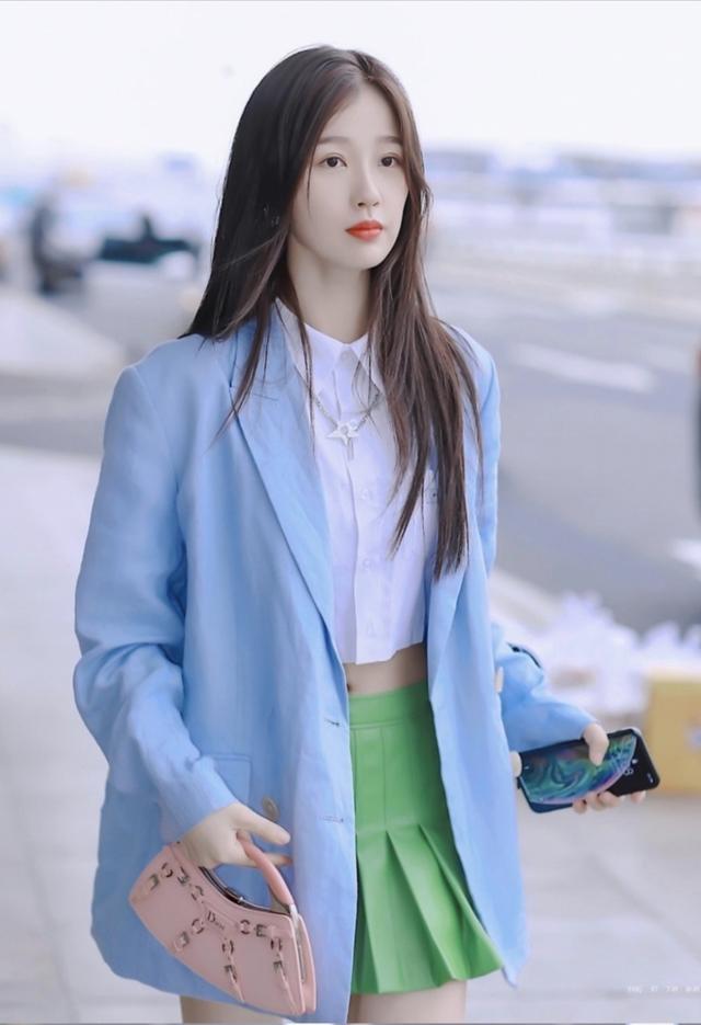 穿粉色衣服的虞书欣少女感太强,减龄效果真明显!