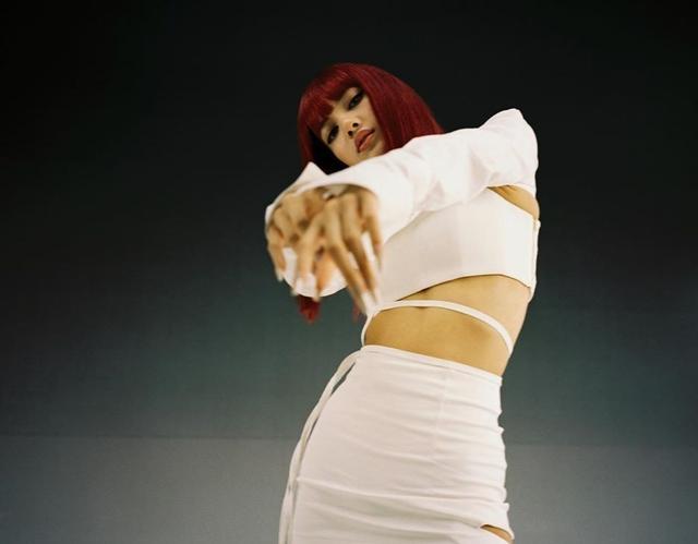 LISA最新舞台造型气场全开,长短发任意切换霸气十足!