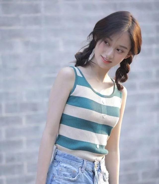 “艺考之神”夏梦有才有貌,连获三个全国第一,私服穿搭清新脱俗