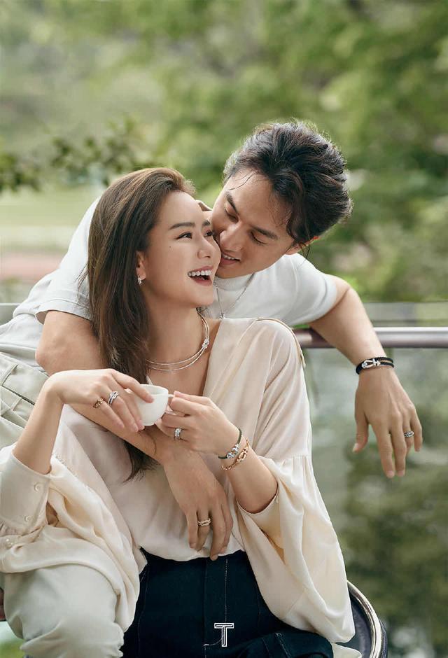 戚薇李承铉拍七夕大片，白色系穿搭浪漫又高级，泳池写照甜度满分