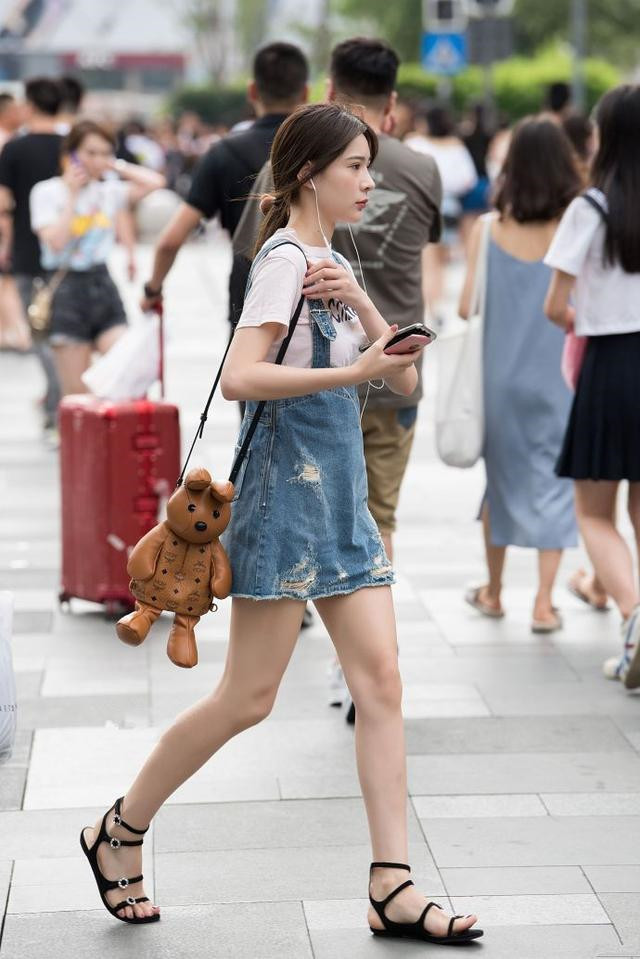 夏天太闷热？推荐这种“氧气感”搭配，百搭亮眼又清凉