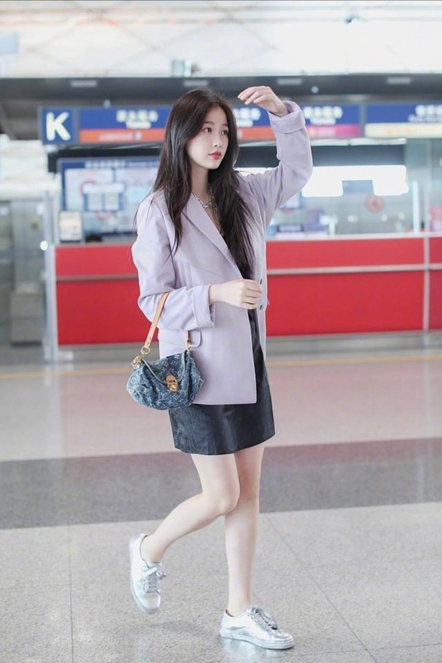 穿粉色衣服的虞书欣少女感太强,减龄效果真明显!