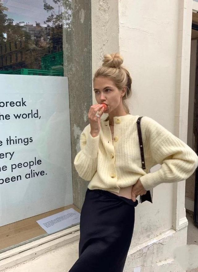 早秋都在穿的法式奶奶衫复古又温柔，帮你凹出无法抵御的慵懒风