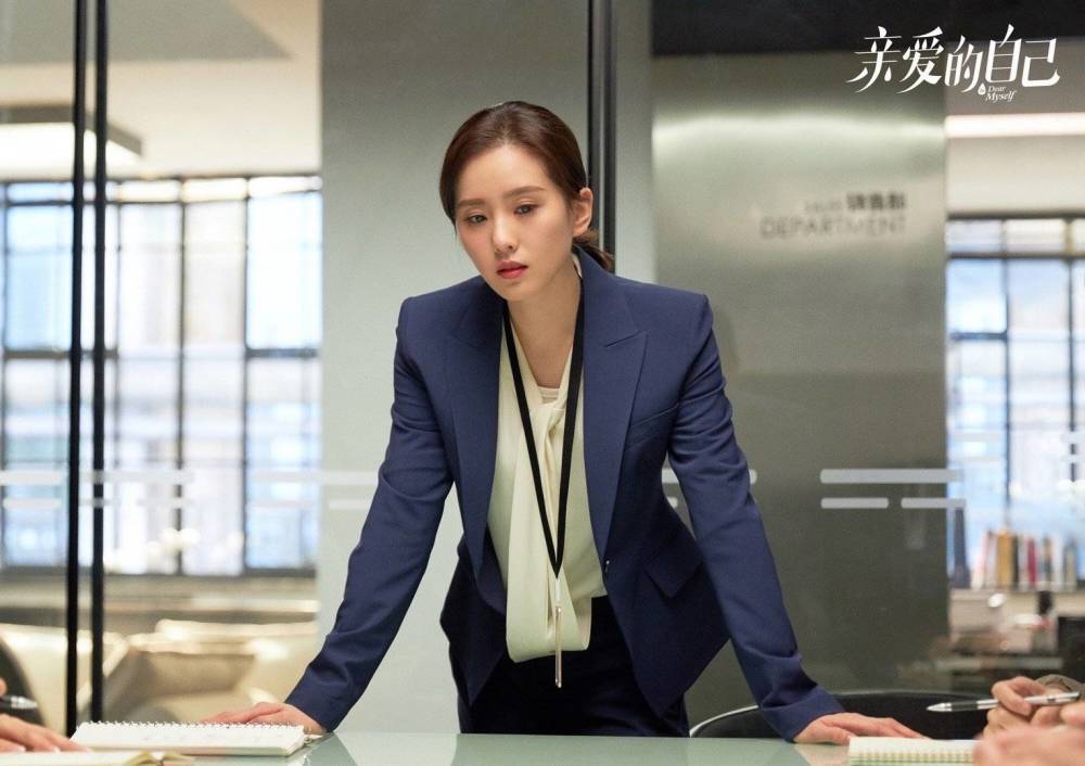 新剧开播却被讽演技尴尬,刘诗诗黑纱裙配烈焰红唇气场强大
