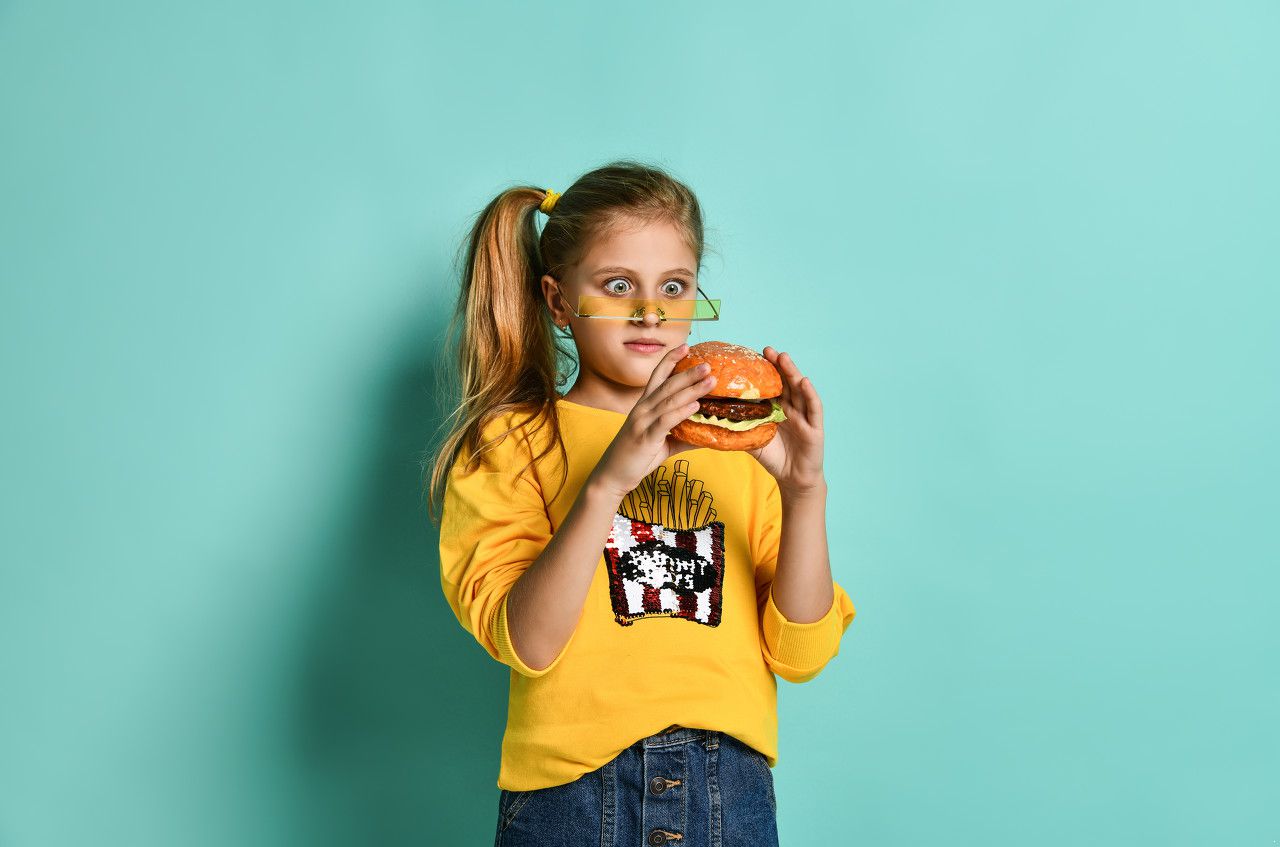 1600051765886885.jpg 短款卫衣下身怎么搭配 教你穿出大长腿