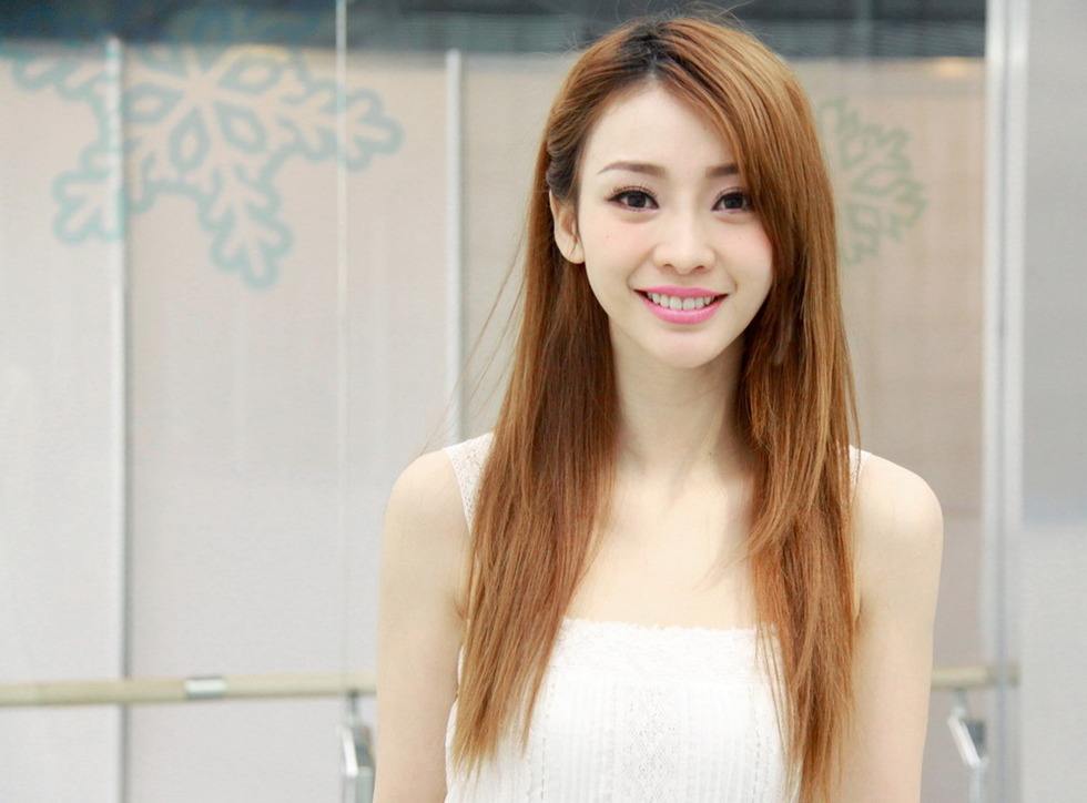 39岁柳岩也“太撩了”,白色紧身裙显露身材,粉丝直呼:想娶!