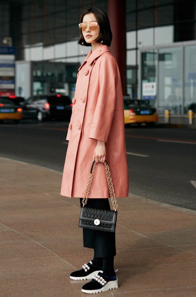 人美在骨不在皮,看超模杜鹃高级感的脸庞演绎独特的时尚!