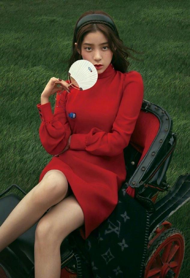 欧阳娜娜变身童话公主,一袭网纱白裙甜美时尚又吸睛