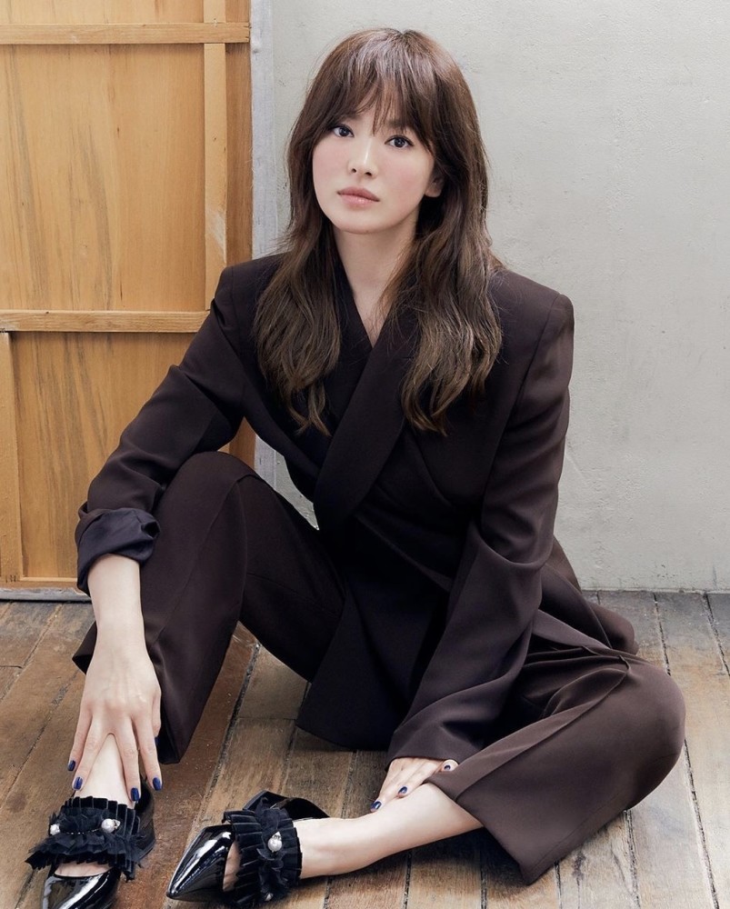 宋慧乔示范小个子女生秋季穿搭，齐刘海造型超时尚