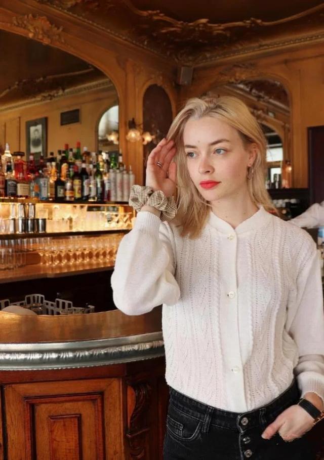 早秋都在穿的法式奶奶衫复古又温柔，帮你凹出无法抵御的慵懒风