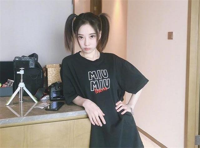 冯提莫又被央视点名,MV亲自上阵睡衣出镜!网友:有内味儿了