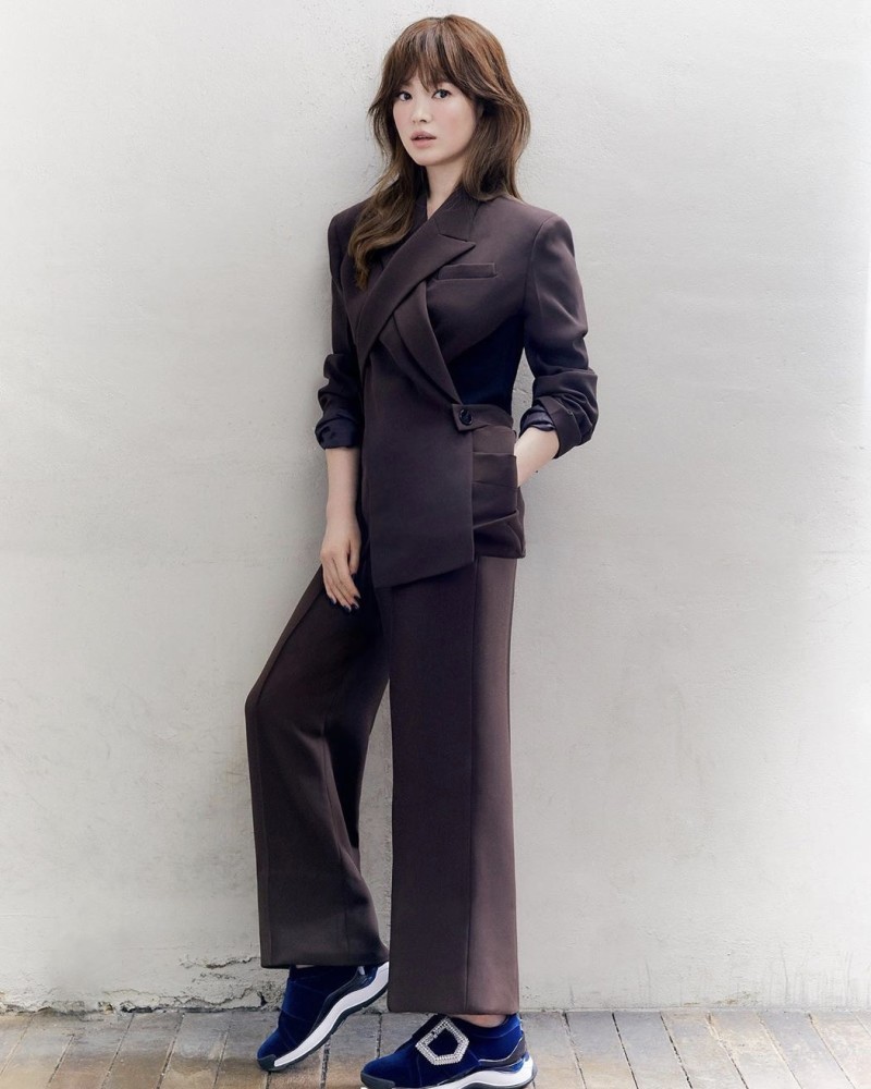 宋慧乔示范小个子女生秋季穿搭，齐刘海造型超时尚