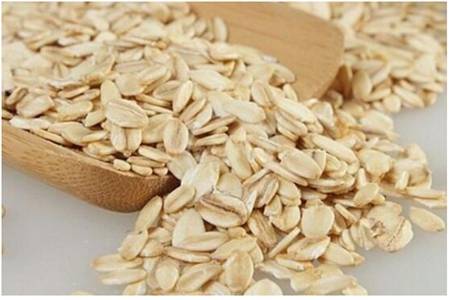 燕麦片怎样吃减肥，燕麦煮粥烤饼干的简单做法大全