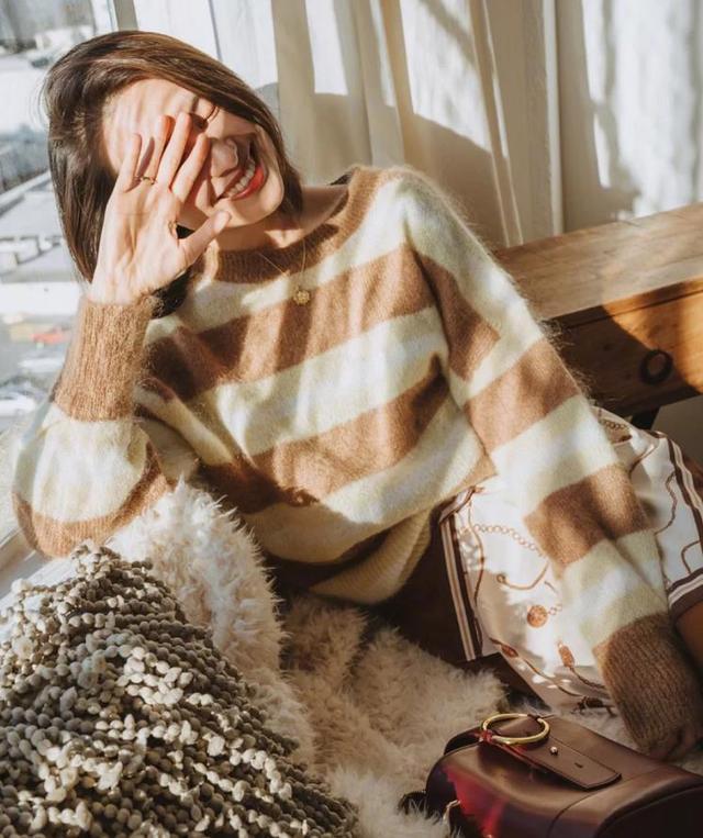 40岁的女人秋天多穿“棕色”衣服,显年轻又有气质