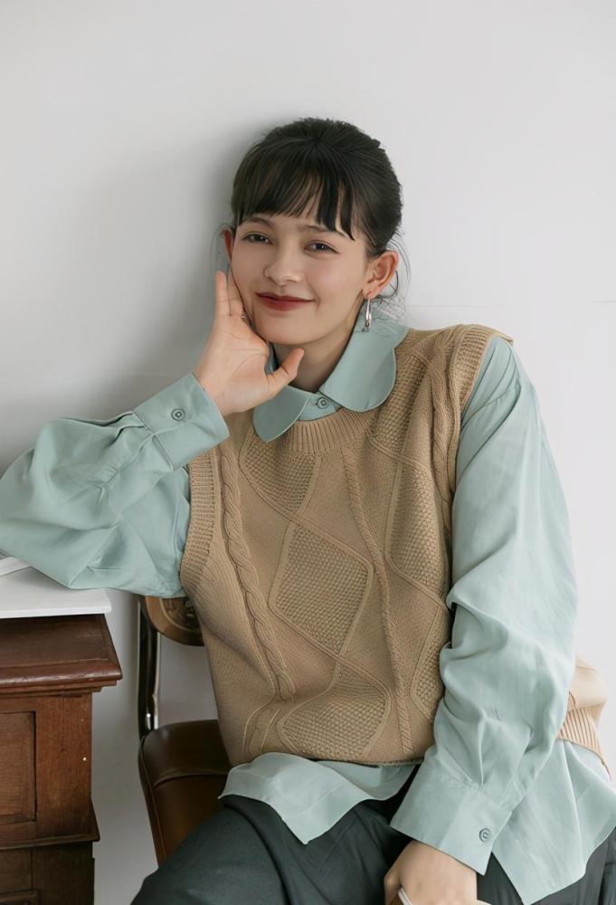 如何将普通衬衫穿出高级感？教你4种“叠穿”方法好看还时髦