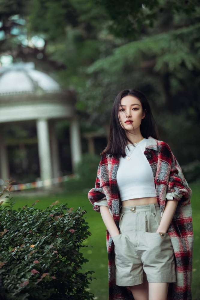 倪妮把长衬衫穿出了“战袍”气场,这搭配简直帅呆了