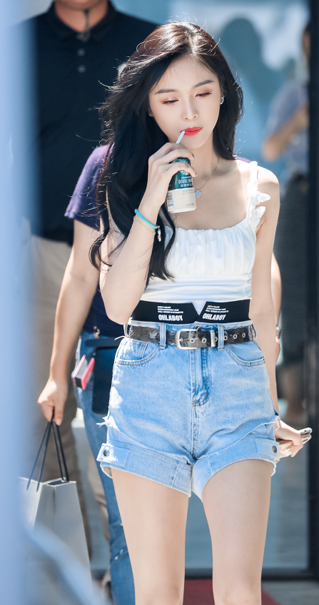 牛仔怎么穿好看？搭配看这几个单品让你秒变气质GIRL！