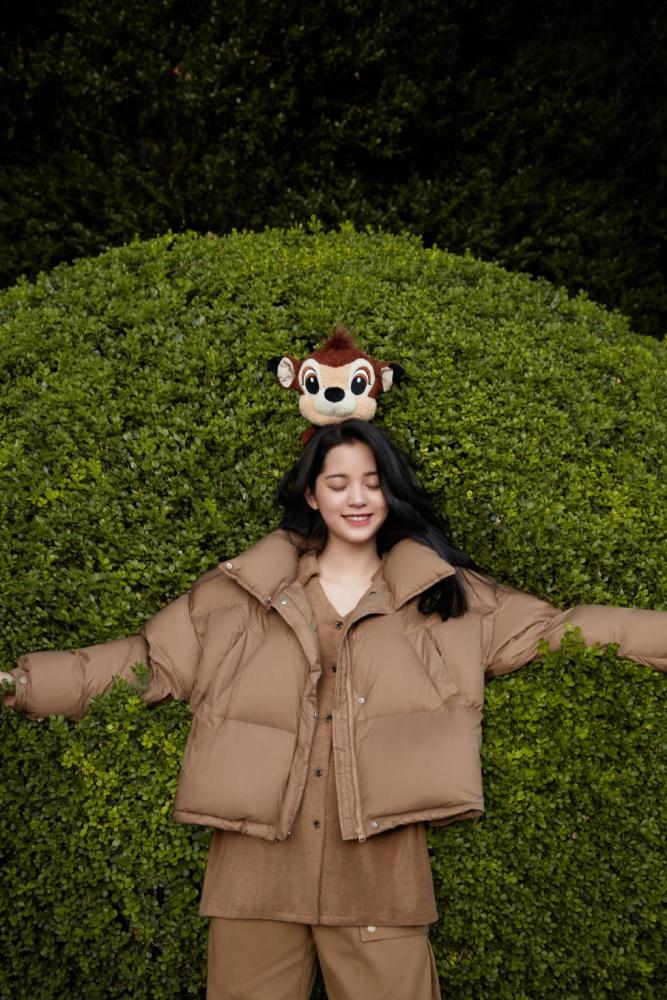 欧阳娜娜小鹿斑比联名款上线,童趣可爱时尚感满满