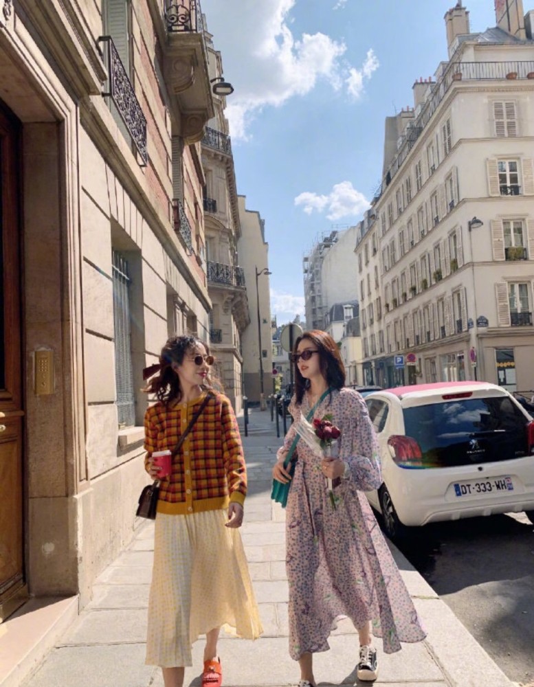 可以和“女朋友”一起穿的搭配！逛街压马路的必备