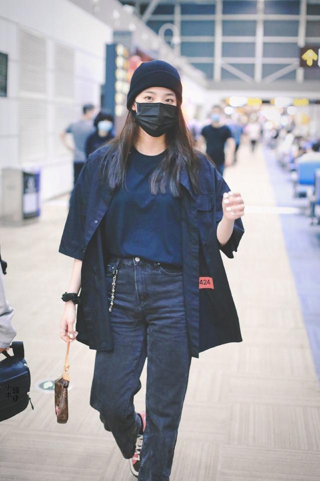 如何将普通衬衫穿出高级感？教你4种“叠穿”方法好看还时髦