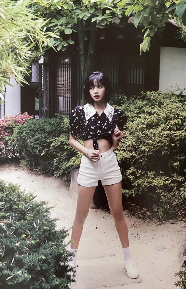 LISA把“奶奶衫”改成了短装,穿出的效果也简单太美了吧