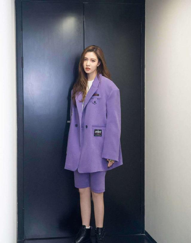 CC紫来了!宋妍霏带火今秋紫色系搭配,不愧为宝藏少女