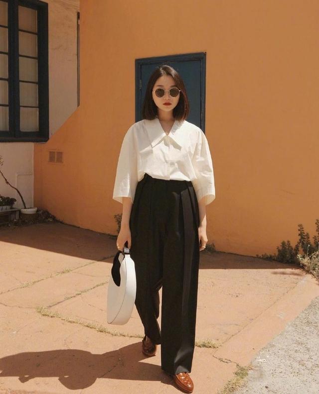 这位不到160CM的时尚博主完美驾驭了“廓形服装”,遮肉显高一手抓