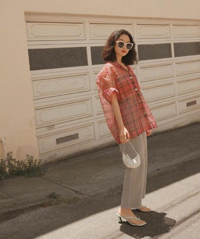 这位不到160CM的时尚博主完美驾驭了“廓形服装”,遮肉显高一手抓