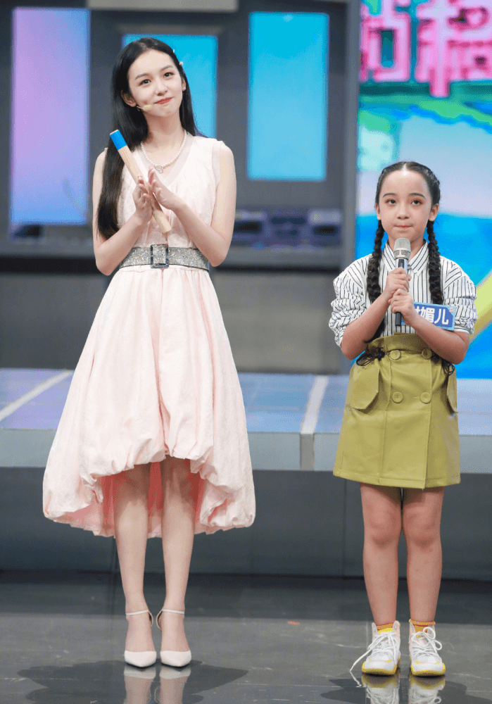 “无脚踝”的周也为录节目显腿长,还得换上“芝士鞋”