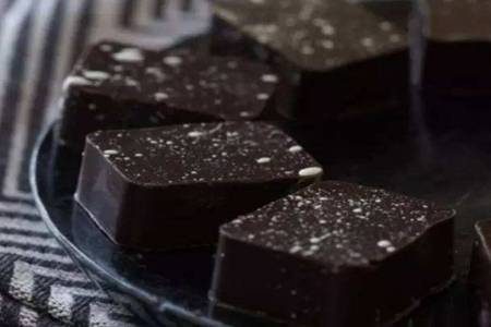 黑巧克力的功效与作用是什么 黑巧克力真的能减肥吗